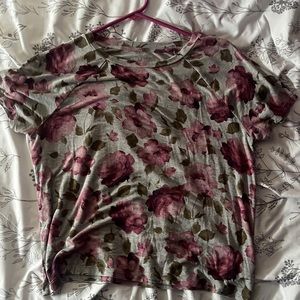 american eagle soft&sexy flowy tshirt (slightly cropped)